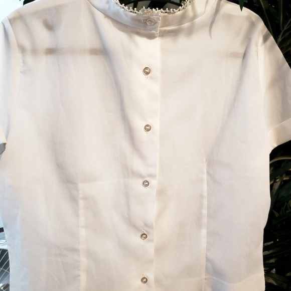 White Victorian-esque blouse with lace details - Picture 2 of 2